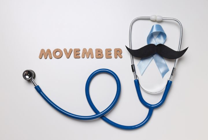 Movember : ELSAN lutte contre les cancers des hommes. Image d'un sthétoscope, d'un ruban et d'une moustache formant un visage.